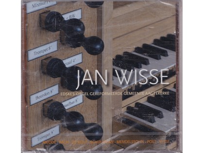 Jan Wisse bespeelt het Edskes-orgel van de Gereformeerde Gemeente Aagtekerke